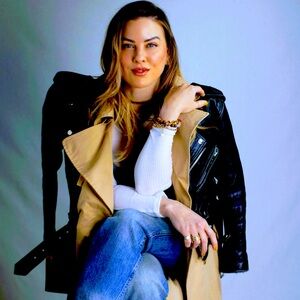 Meet your Posher, Mia